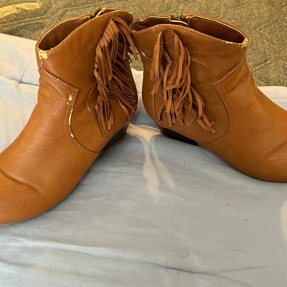 Women’s boots size 8